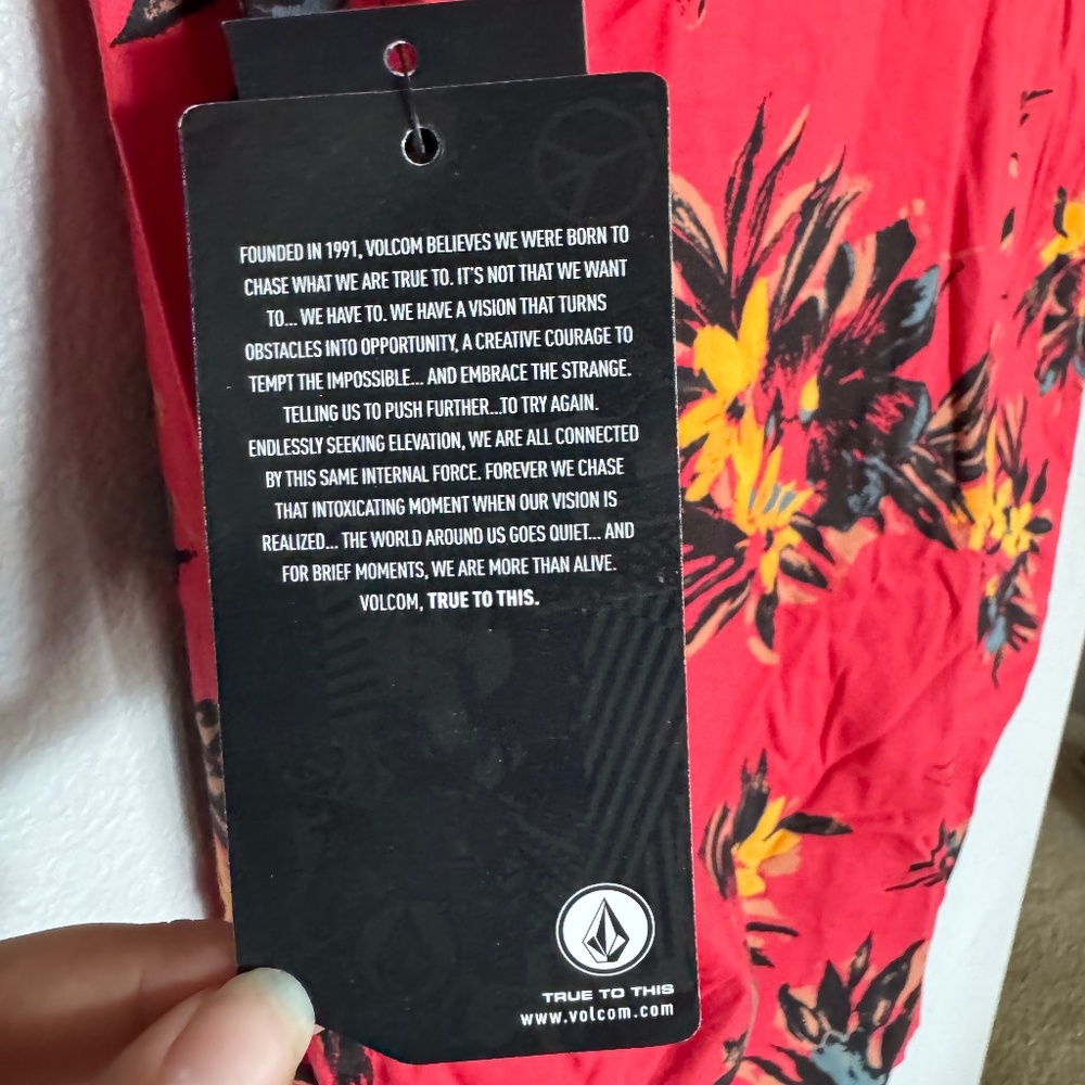 Men’s VOLCOM button down shirt